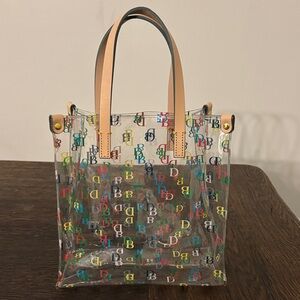 Dooney and Bourke clear it lunch or stadium tote